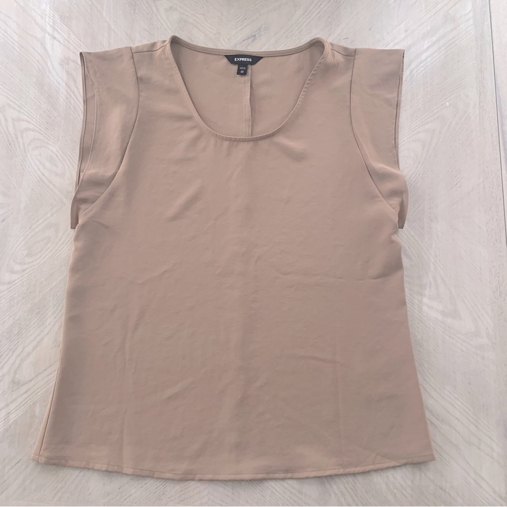 Express top perfect for the office or casual wear. Lightweight Sz XS. - Picture 1 of 6